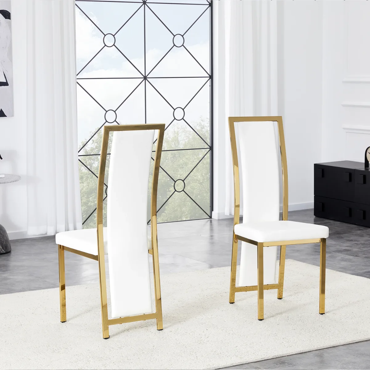 Chaises de salle à manger blanches et dorées