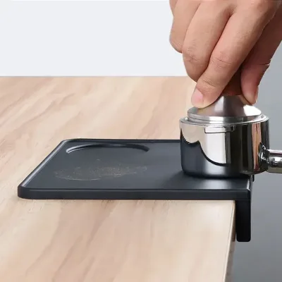 Tapis de tassage café en silicone noir – image 3